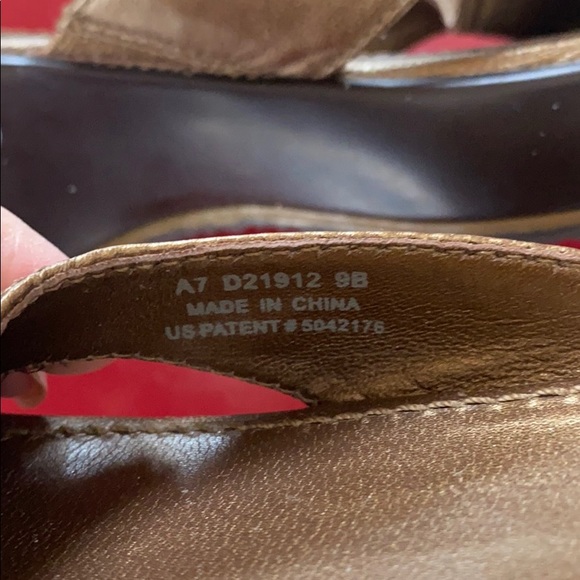 01:05 -  Vintage COLE HAAN G Series Nike Air Bronze Leather Slides - Picture 11 of 14